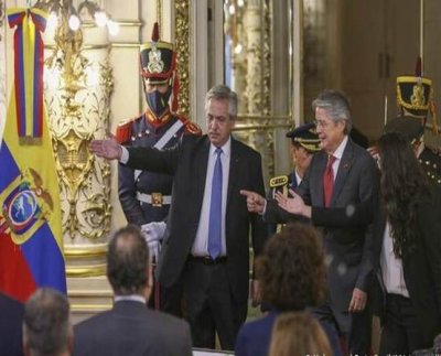 Los presidentes de Argentina y Ecuador intercambiaron reclamos en Twitter luego de la fuga de María de los Ángeles Duarte de la Embajada argentina en Quito.