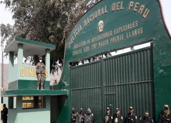 La vivienda y la oficina del general Raúl Alfaro fueron allanadas, la fiscalía lo vincula a la investigación sobre una presunta “red criminal” supuestamente encabezaba el ex mandatario Pedro Castillo.