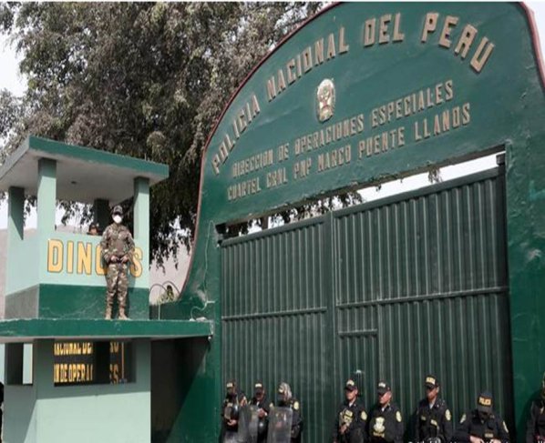 La vivienda y la oficina del general Raúl Alfaro fueron allanadas, la fiscalía lo vincula a la investigación sobre una presunta “red criminal” supuestamente encabezaba el ex mandatario Pedro Castillo.