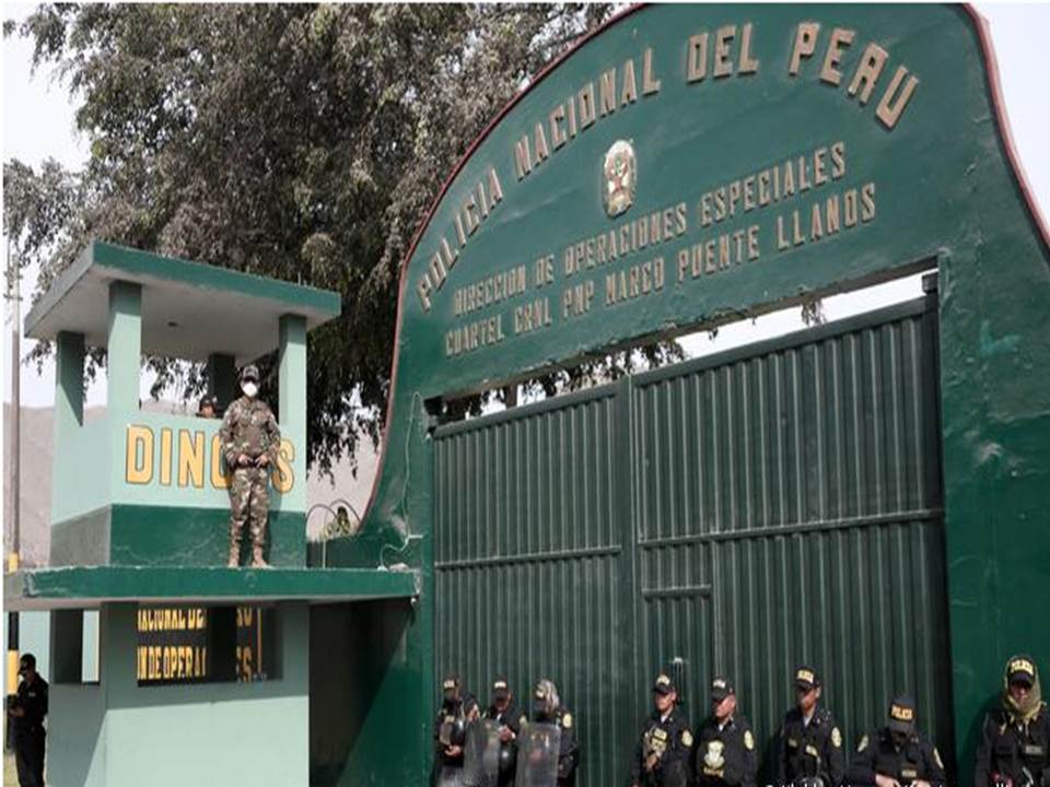 La vivienda y la oficina del general Raúl Alfaro fueron allanadas, la fiscalía lo vincula a la investigación sobre una presunta “red criminal” supuestamente encabezaba el ex mandatario Pedro Castillo.