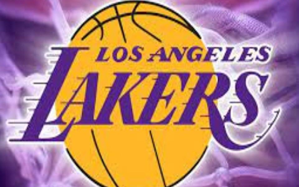 Las cosas todavía han empeorado más esta madrugada, después de que los Utah Jazz se hayan llevado la victoria en su partido contra los Boston Celtics por 118 a 117, rebasando de este modo a la franquicia californiana en la tabla clasificatoria de la Conferencia Oeste y dejando a los Lakers fuera de las posiciones que dan acceso a los play-in de la NBA.