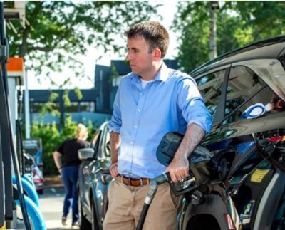 Después de una tendencia a la baja por varias semanas, la AAA reporta que el precio de la gasolina vuelve a incrementarse en Florida.