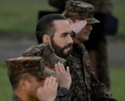 Hoy se cumple el primer año de la declaración del estado de excepción ordenado por el gobierno de Nayib Bukele, quien lidera a la nación de siete millones de habitantes, donde la mayoría celebra su forma de gobierno. El resto continúa escéptico.