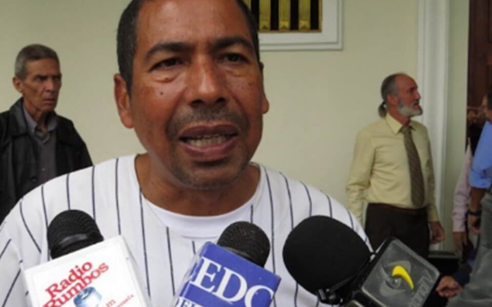 A dos meses del inicio de una serie de protestas en contra de los bajos salarios, a los docentes venezolanos se les han unido trabajadores de la salud y de varias instituciones gubernamentales.