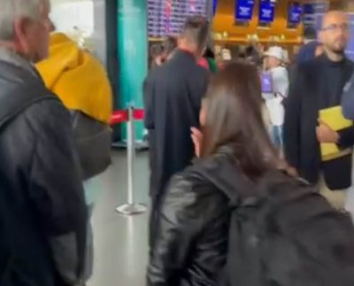 Cientos de viajeros protestaron en varios de los principales aeropuertos de Colombia luego de que los tomara por sorpresa la cancelación repentina de vuelos de la aerolínea colombiana Viva Air.