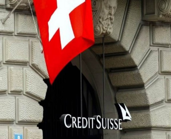 Los mercados de acciones y bonos operan este lunes en Europa con alzas y bajas, y no terminan de asimilar el rescate de emergencia del banco UBS al Credit Suisse. Los índices en la pre apertura en Wall Street están todos en rojo.