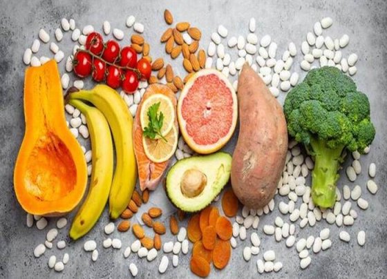 Una lucha contra el cambio climático compatible con la salud humana debería llevar a las personas a reducir la ingesta de alimentos de origen animal, por ejemplo con un máximo de una ración de carne roja cada quince días