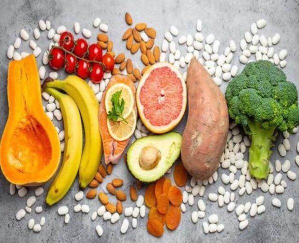 Una lucha contra el cambio climático compatible con la salud humana debería llevar a las personas a reducir la ingesta de alimentos de origen animal, por ejemplo con un máximo de una ración de carne roja cada quince días