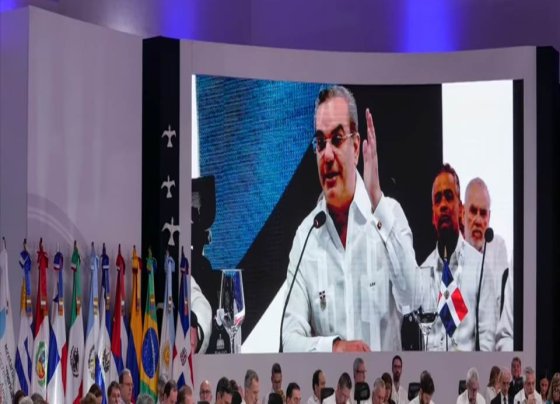 Durante la vigésimo octavo edición de la Cumbre Iberoaméricana celebrada en Santo Domingo, la delegación de República Dominicana planteó la necesidad de solventar la crisis que enfrenta la vecina Haití, indicando que para poder activar un plan de ayuda es preciso primero la pacificación del país.