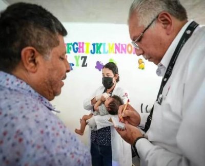 el gobernador del estado, Rubén Rocha Moya, emitió un mensaje en el que en el que detalló que ya se han emitido órdenes “precisas” tanto al DIF de Sinaloa como a las Secretarías de Salud, de la Mujer y del Bienestar para que se apliquen las “políticas que permitan dar condiciones dignas y atender las necesidades” de las familias que hoy viven en condiciones de insalubridad en los campos sinaloenses.