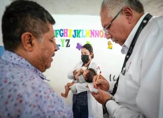el gobernador del estado, Rubén Rocha Moya, emitió un mensaje en el que en el que detalló que ya se han emitido órdenes “precisas” tanto al DIF de Sinaloa como a las Secretarías de Salud, de la Mujer y del Bienestar para que se apliquen las “políticas que permitan dar condiciones dignas y atender las necesidades” de las familias que hoy viven en condiciones de insalubridad en los campos sinaloenses.