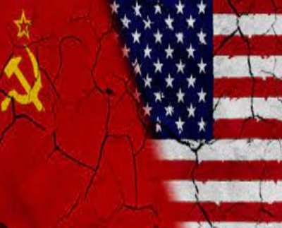 El calentamiento global, las pandemias, la inseguridad nuclear, los fanatismos religiosos, la radicalización política y la necedad antipolítica, la indefensión ante la perspectiva de una sociedad robotizada, el desenfreno consumista, el renacimiento del jurásico populismo y otras calamidades, son las señas de identidad de nuestros días vertiginosos.