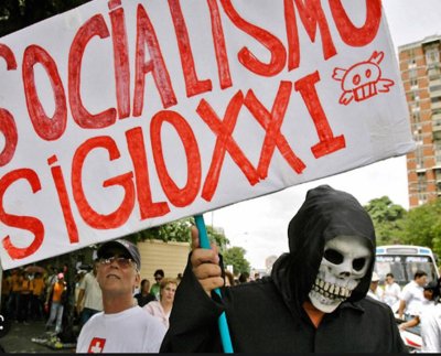 La revolución no ha logrado los objetivos del socialismo del siglo XXI; por el contrario, convirtió al país en un ensayo deconstruido, deshecho, desorganizado, desvencijado, desnaturalizado. Pobrísimo material y espiritualmente. Ha licuado todas sus seguridades y fortalezas en el tránsito suicida de una temeridad. Es un signo de frustración. ¿A cuánto asciende el costo de oportunidad pagado?
