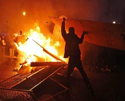 Una amplia alianza de los principales sindicatos de Francia dijo que continuaría su movilización para tratar de forzar un cambio radical en los cambios. Las protestas están previstas para este fin de semana, con un nuevo día de acción industrial a nivel nacional programado para el jueves.