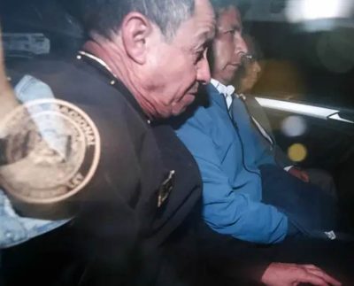 El juez supremo peruano Juan Carlos Checkley impuso 36 meses de prisión preventiva para el ex presidente Pedro Castillo, quien ya se encuentra en prisión por su fallido autogolpe de Estado, mientras es investigado por un caso de corrupción.