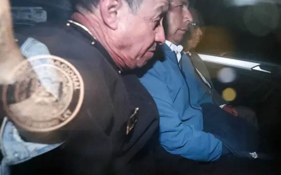 El juez supremo peruano Juan Carlos Checkley impuso 36 meses de prisión preventiva para el ex presidente Pedro Castillo, quien ya se encuentra en prisión por su fallido autogolpe de Estado, mientras es investigado por un caso de corrupción.