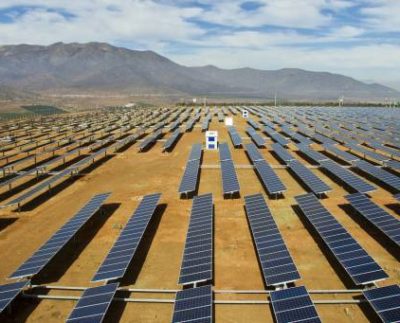 La empresa española de energías renovables Grenergy preinauguró su planta solar Gran Teno, situada en la provincia de Curicó, región del Maule, en el centro de Chile. Con una potencia instalada de 240 MW, se trata, de momento, de la planta solar fotovoltaica más grande en el hemisferio sur.