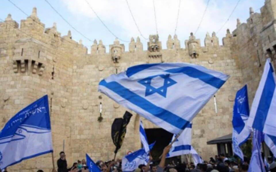 El 14 de mayo de 1948,nace el Estado de Israel , a pocos días previos , de que feneciese el mandato británico. El discurso lo pronunció uno de sus fundadores David Ben Gurion y su Primer Presidente fue Chaim Weizmann, quien había negociado con el gobierno británico del Primer Ministro David Lloyd George, la “ Declaración Belfour” de 1917.