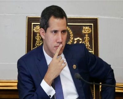 El Tribunal Supremo de Justicia venezolano designado por la mayoría opositora del Parlamento y cuyos magistrados están hoy en el exilio decidió anular este viernes la disolución del gobierno interino del líder político Juan Guaidó.