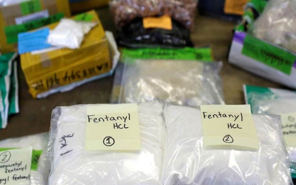 El presidente de México, Andrés Manuel López Obrador, propuso poner fin al uso medicinal del fentanilo, un poderoso opioide sintético al que se atribuye el aumento de las muertes por sobredosis de drogas en Estados Unidos, lo que ha alimentado las tensiones entre su país y Estados Unidos.