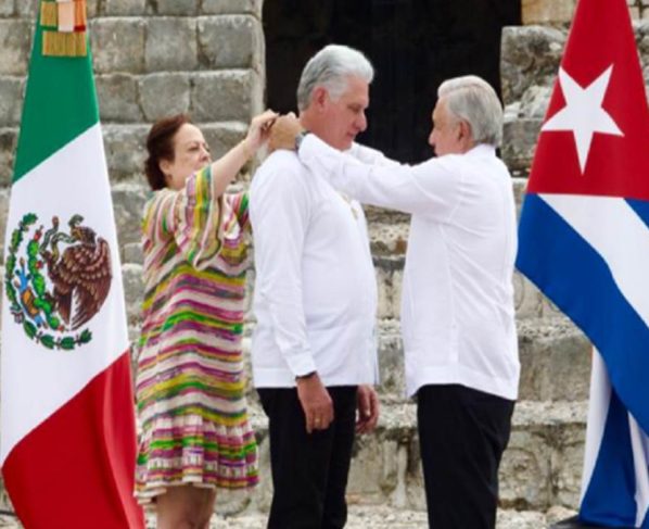 Eso de poner en manos del tirano cubano el Águila Azteca, para transmitirle su fuerza, el poderío, el dominio sobre los otros a través de la guerra, no es nada chingón señor Presidente