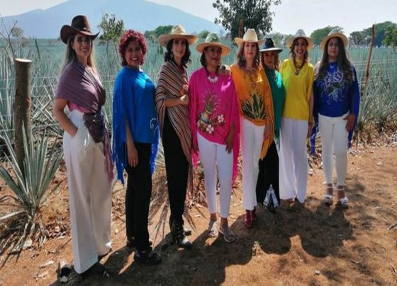 Reunidas en la Asociación de Mujeres del Mezcal y Maguey de México, las productoras del destilado dicen presente. “Somos la primera generación de mezcaleras visibles”, afirman.