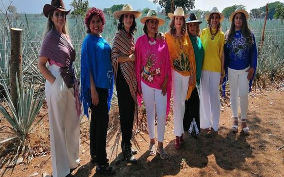 Reunidas en la Asociación de Mujeres del Mezcal y Maguey de México, las productoras del destilado dicen presente. “Somos la primera generación de mezcaleras visibles”, afirman.