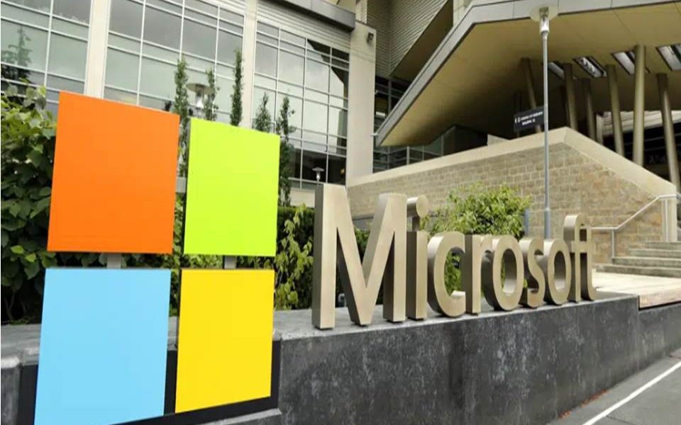 Microsoft está infundiendo herramientas de inteligencia artificial en su paquete de software de oficina, incluidos los correos electrónicos de Word, Excel y Outlook.