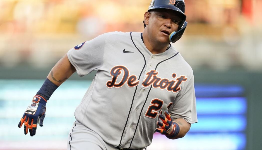 . El doblete fue el incogible número 3,089 de la carrera de Cabrera, empatándolo con Ichiro Suzuki en el puesto 23 en la lista de todos los tiempos.