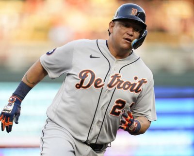 . El doblete fue el incogible número 3,089 de la carrera de Cabrera, empatándolo con Ichiro Suzuki en el puesto 23 en la lista de todos los tiempos.