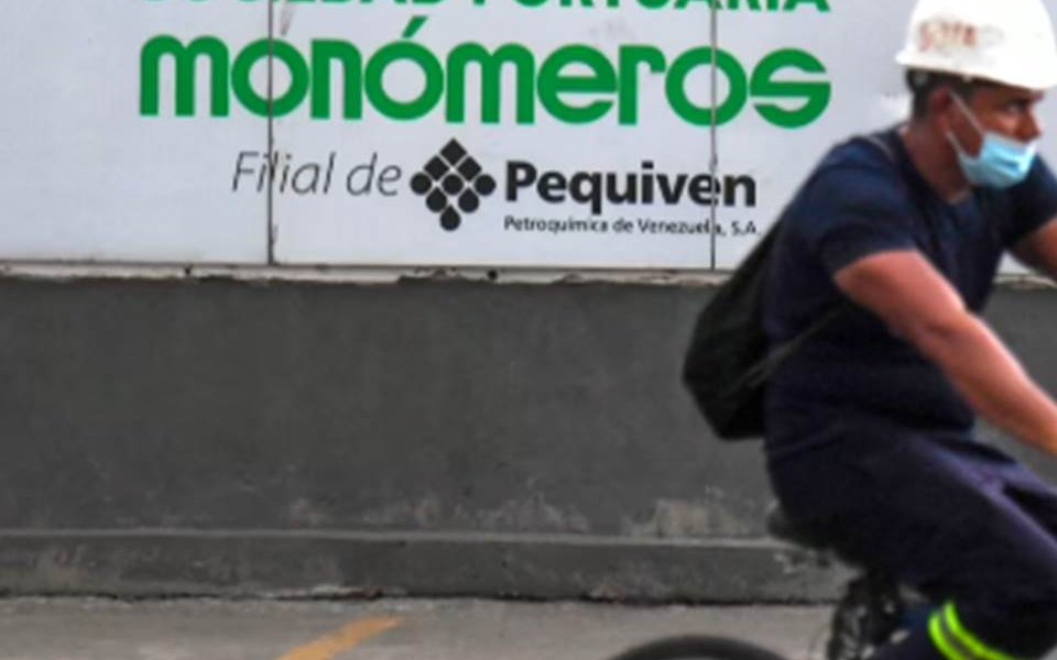 El embajador de Colombia ante Venezuela, Armando Benedetti, confirmó que la petrolera colombiana Ecopetrol adquirirá la empresa Monómeros, filial de Petróleos de Venezuela S.A (PDVSA).