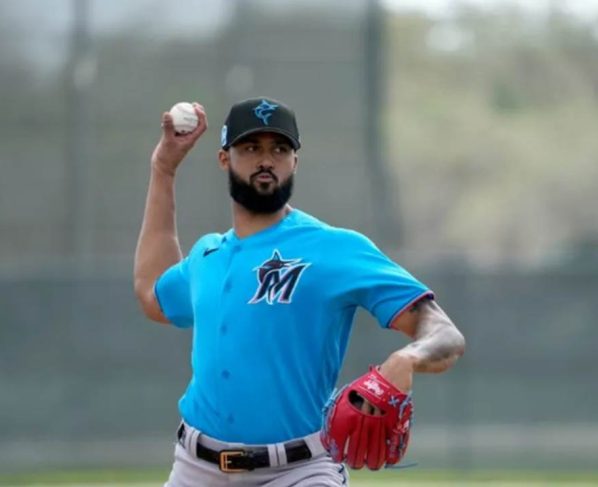 Sandy Alcántara, ganador del premio Cy Young con los Marlins en la temporada pasada, aseguró que hacer los ajustes ante el nuevo reglamento ha sido un proceso.