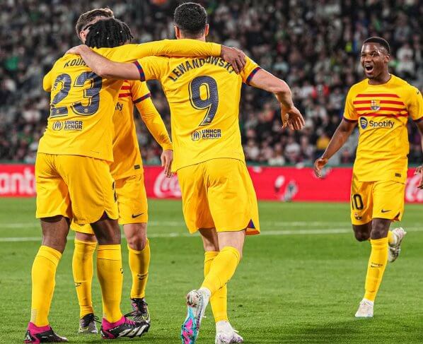 El Barcelona tuvo una gran noche al golear de visita al Elche con un resultado de 4-0 y se mantiene con paso perfecto para tener el título de la Liga.