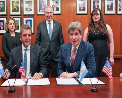 El convenio firmado forma parte de la implementación del entendimiento con el Club de París, contribuye a sostener la recuperación de la estabilidad económica y abre posibilidades para el financiamiento bilateral de los proyectos de infraestructura y la promoción de exportaciones.