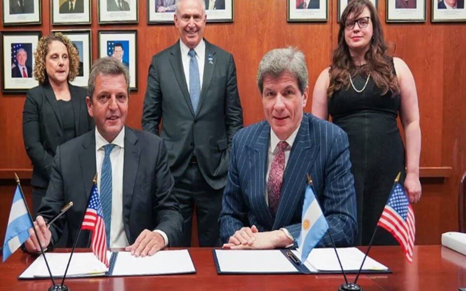 El convenio firmado forma parte de la implementación del entendimiento con el Club de París, contribuye a sostener la recuperación de la estabilidad económica y abre posibilidades para el financiamiento bilateral de los proyectos de infraestructura y la promoción de exportaciones.