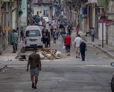 Durante el último año casi 250 mil cubanos, más del 2% de los 11 millones de habitantes han emigrado a los Estados Unidos, la mayoría llegan a la frontera por tierra desde México.