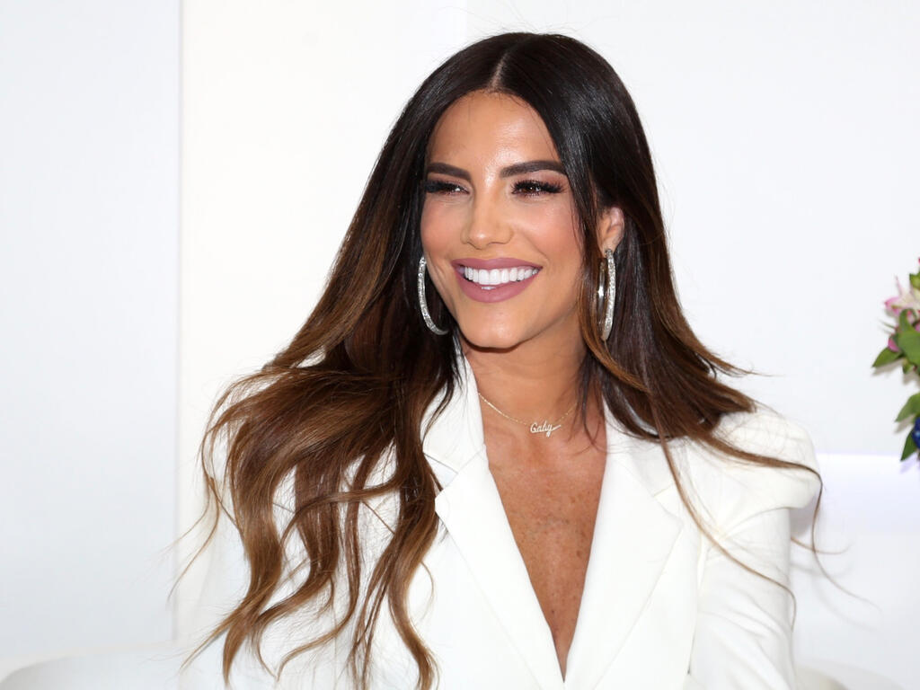 La actriz y presentadora venezolana Gaby Espino es una de las figuras de la televisión más apreciada por parte de sus seguidores hispanos, al igual que los extranjeros y ahora ha obtenido mayor prestigio en su carrera profesional con sus emprendimientos.