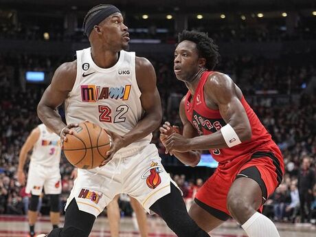 Agónico y lleno de idas y vueltas fue el doble final del Bucks-Heat, doble final porque el quinto partido de la serie se resolvió con prórroga y supuso la eliminación del mejor equipo de la temporada regular, Milwaukee a manos de otro que venía del play-in, Miami. No pasaba una eliminación así del octavo al primero desde 2012.