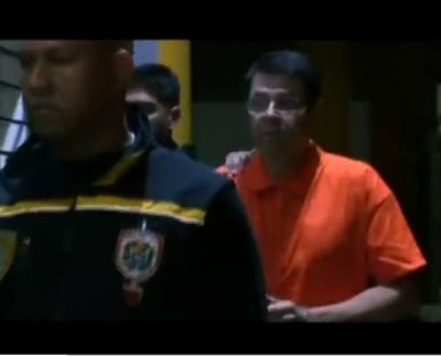 Cabezas ocupó varios cargos en el gobierno de Chávez y es recordado por ser el ejecutor de la medida que despojó de papel a casi la totalidad de los periódicos y revistas impresos en Venezuela, para concederlos solamente a los medios de comunicación afectos al régimen .