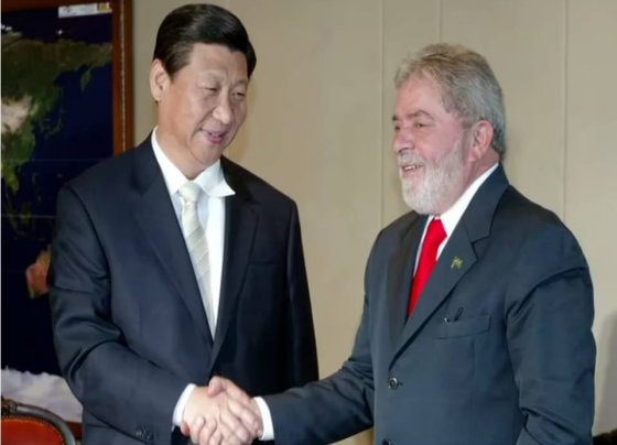 Los acuerdos que el mandatario brasileño firmará con Xi Jinping podrían poner en peligro la seguridad y la economía del gigante sudamericano.