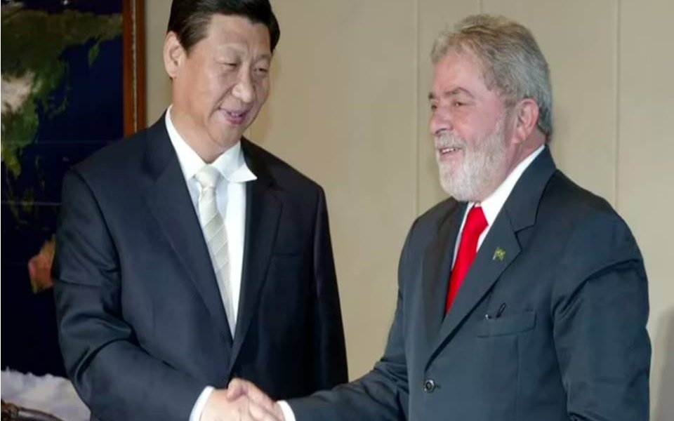 Los acuerdos que el mandatario brasileño firmará con Xi Jinping podrían poner en peligro la seguridad y la economía del gigante sudamericano.