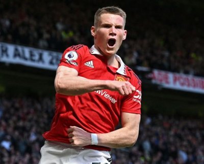 El Manchester United no tuvo problemas para superar a Everton por 2 a 0, en Old Trafford por la fecha 30 de la Premier League y mantener de esta forma su lugar en puestos de clasificación para la próxima edición de la Champions League.