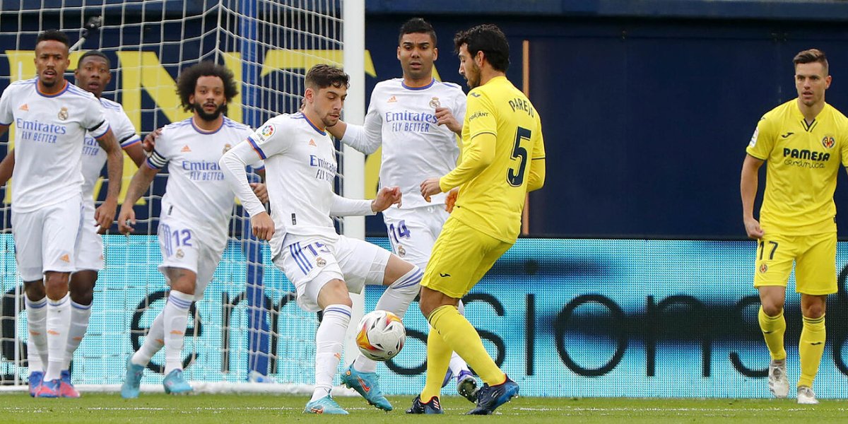 El Real Madrid cortó en seco la euforia provocada por las últimas goleadas y fue derrotado en casa 3-2 por un Villarreal liderado por Samuel Chukwueze en la 28ª jornada de la Liga Santander, donde se le complica muchísimo la pelea por el título.