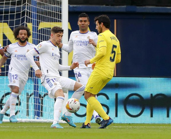 El Real Madrid cortó en seco la euforia provocada por las últimas goleadas y fue derrotado en casa 3-2 por un Villarreal liderado por Samuel Chukwueze en la 28ª jornada de la Liga Santander, donde se le complica muchísimo la pelea por el título.