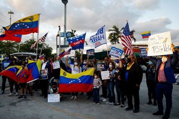 A EE. UU. llegaron casi 15.000 cubanos, 18.000 haitianos, 7.500 nicaragüenses y 32.000 venezolanos hasta finales del mes pasado.