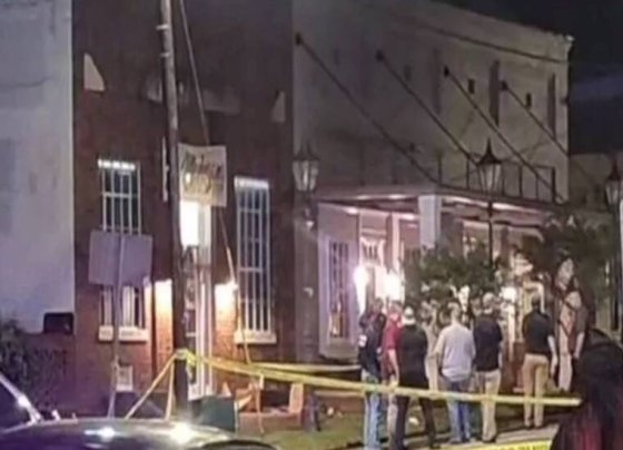 Al menos cuatro personas perdieron la vida en el enésimo tiroteo en lo que va de año en Estados Unidos. Sucedió el pasado sábado por la noche en una fiesta de cumpleaños en pequeño pueblo de Alabama.