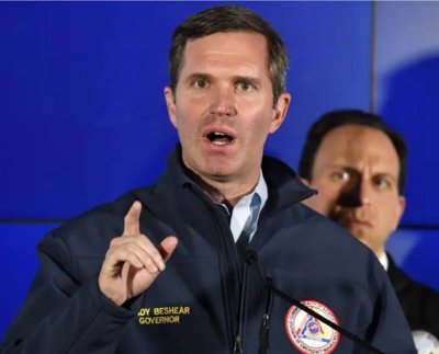 La policía Un empleado bancario de Louisville abrió fuego con un fusil en su sitio laboral en Louisville, matando a cinco personas —incluido a un amigo cercano del gobernador— mientras transmitía en vivo el ataque por Instagram, indicaron las a