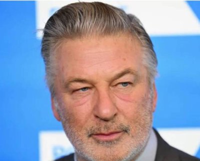 La fiscalía de Nuevo México ha retirado todos los cargos contra Alec Baldwin. El actor estaba acusado del homicidio involuntario de Halyna Hutchins durante las grabaciones de ‘Rust’