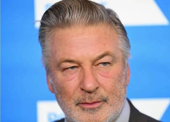 La fiscalía de Nuevo México ha retirado todos los cargos contra Alec Baldwin. El actor estaba acusado del homicidio involuntario de Halyna Hutchins durante las grabaciones de ‘Rust’