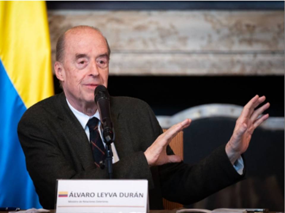 El ministro de Exteriores de Colombia Álvaro Leyva ha comunicado que el foro internacional sobre Venezuela celebrado en Bogotá, Colombia, acordó la necesidad de "establecer un cronograma electoral que permita celebrar elecciones libres, justas transparentes y con garantías" para el año 2024.